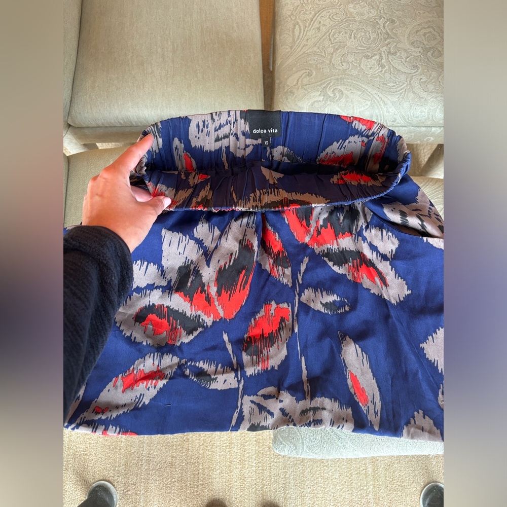 Gently worn Dolce Vita playful skirt!